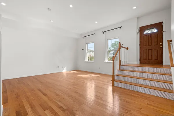 $4,800 | 322 Greenfield Street, Fairfield, CT 06825