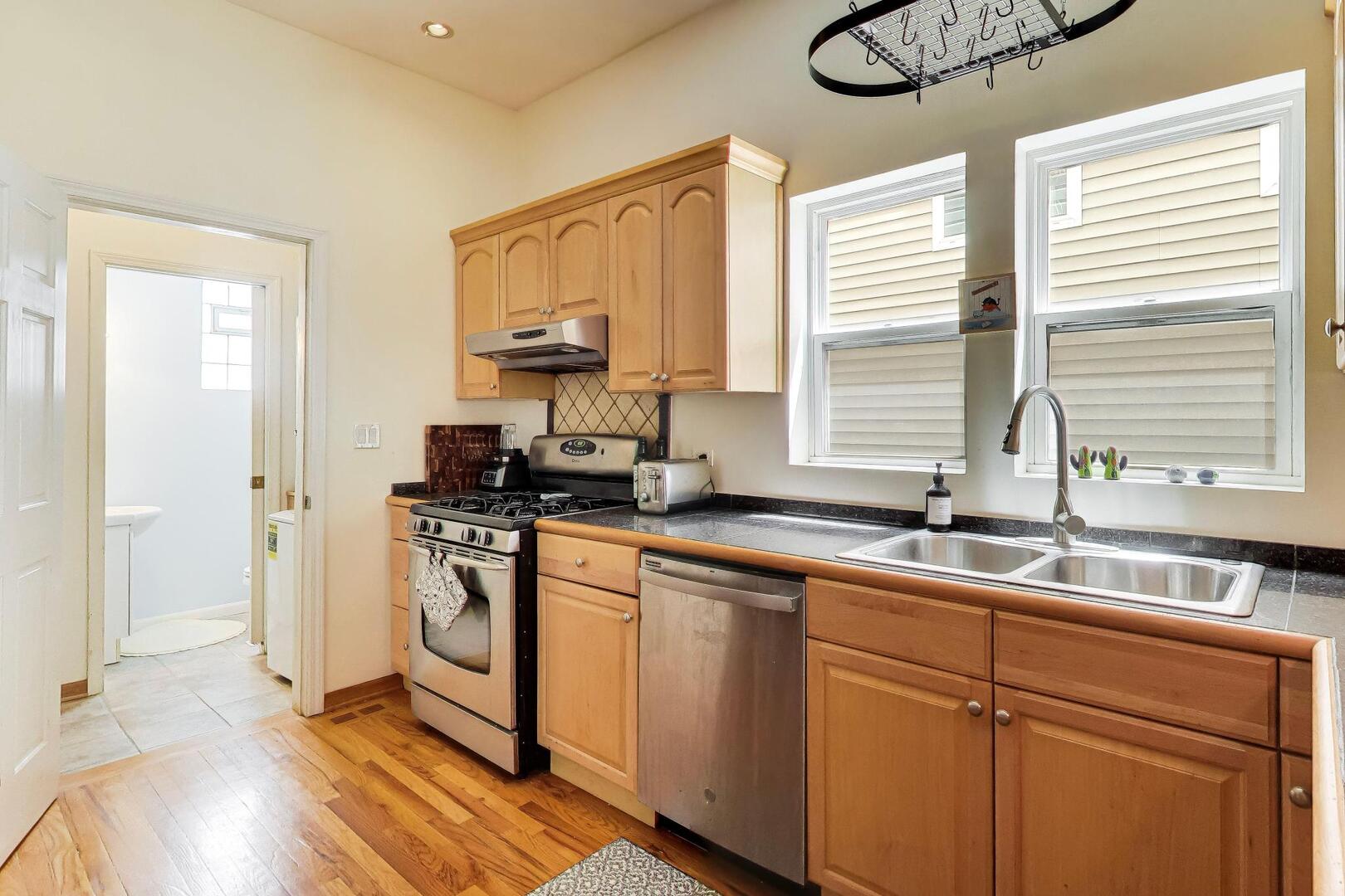 2141 North Point Street, Unit 1F Chicago, IL 60647 - Photo 9 of 30