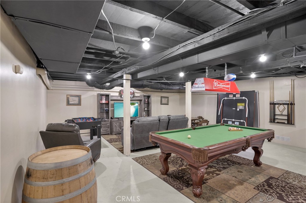 41257 Crest Drive Hemet, CA 92544 - Photo 19 of 53 Perfect room for entertaining.