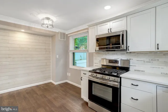 $639,900 | 3617 South Four Mile Run Drive, Arlington, VA 22206