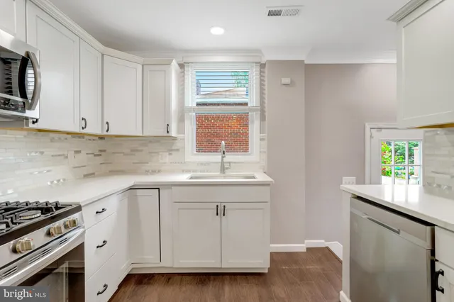 $639,900 | 3617 South Four Mile Run Drive, Arlington, VA 22206