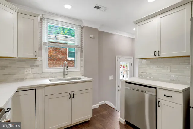 $639,900 | 3617 South Four Mile Run Drive, Arlington, VA 22206