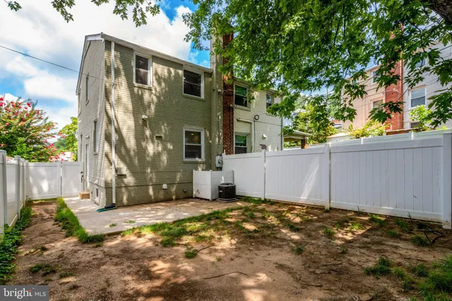 $639,900 | 3617 South Four Mile Run Drive, Arlington, VA 22206