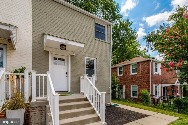 $639,900 | 3617 South Four Mile Run Drive, Arlington, VA 22206