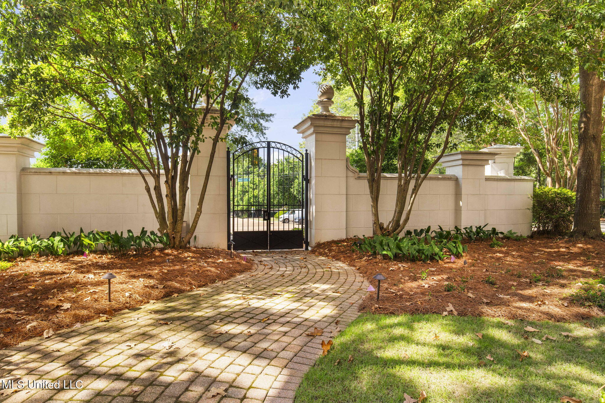 1200 Meadowbrook Road, Unit 11 Jackson, MS 39206 - Photo 17 of 75 59-web-or-mls-Barrington-Unit 11-59