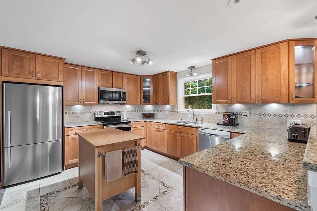 70 Rice Road Wayland, MA 01778 - Photo 6 of 41 Gallery Image 6