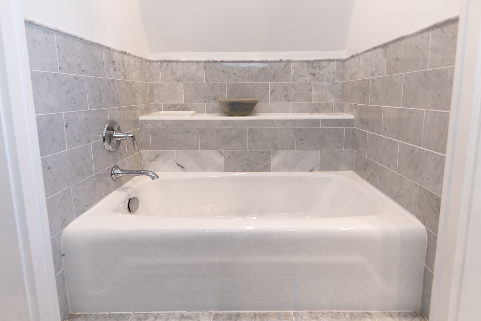 33.5 Vesper Lane Nantucket, MA 02554 - Photo 30 of 55 a bath tub sitting next to a white sink