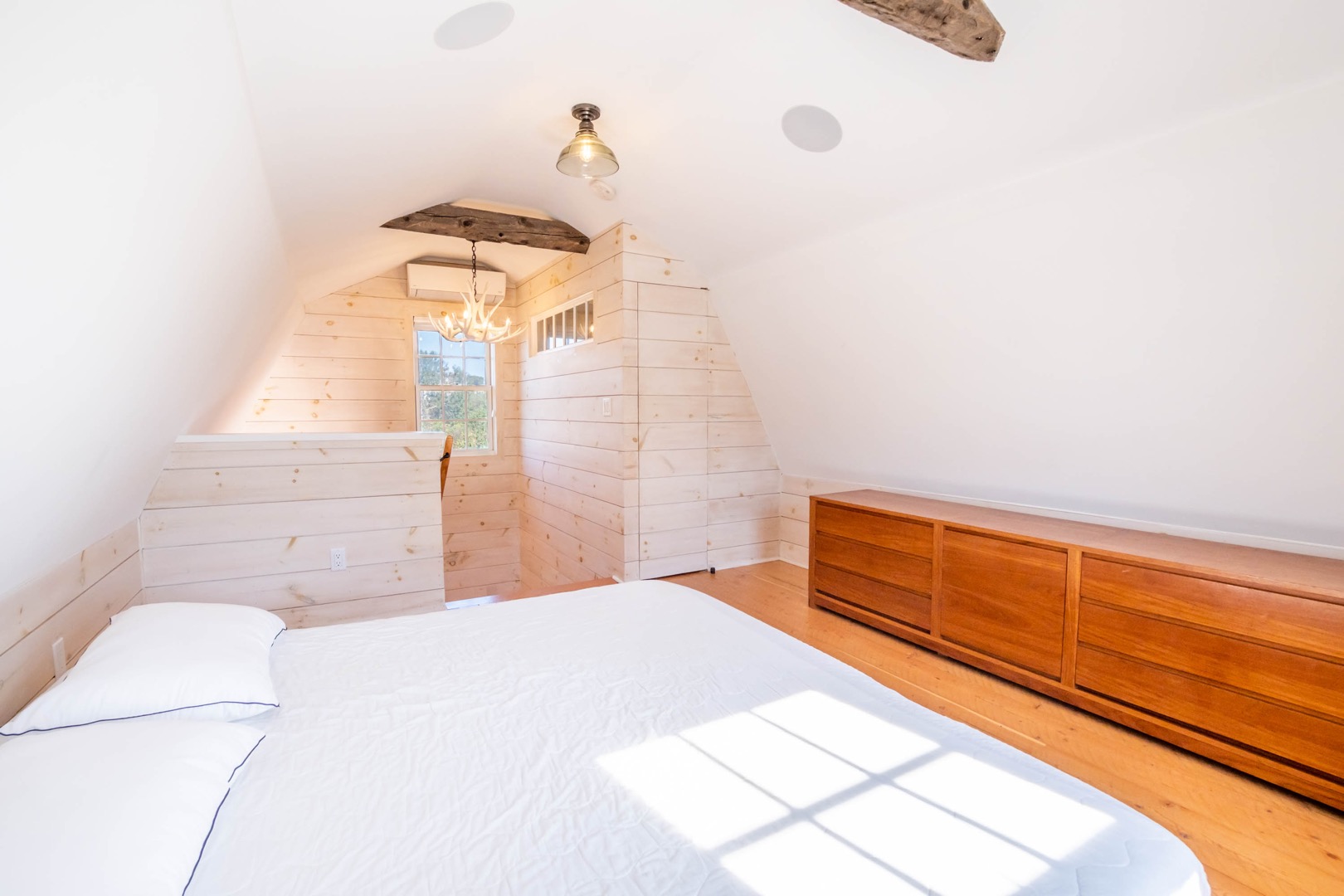 33.5 Vesper Lane Nantucket, MA 02554 - Photo 50 of 55 a bedroom with a bed and a window