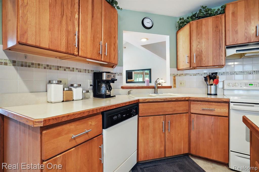 4624 Hadley Road Metamora, MI 48455 - Photo 8 of 33