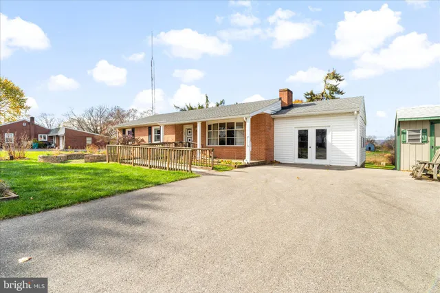 a view of a house with a backyard