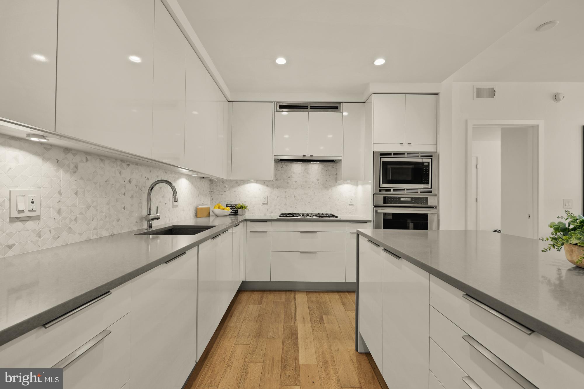 45 Sutton Square Southwest, Unit 906 Washington, DC 20024 - Photo 11 of 40