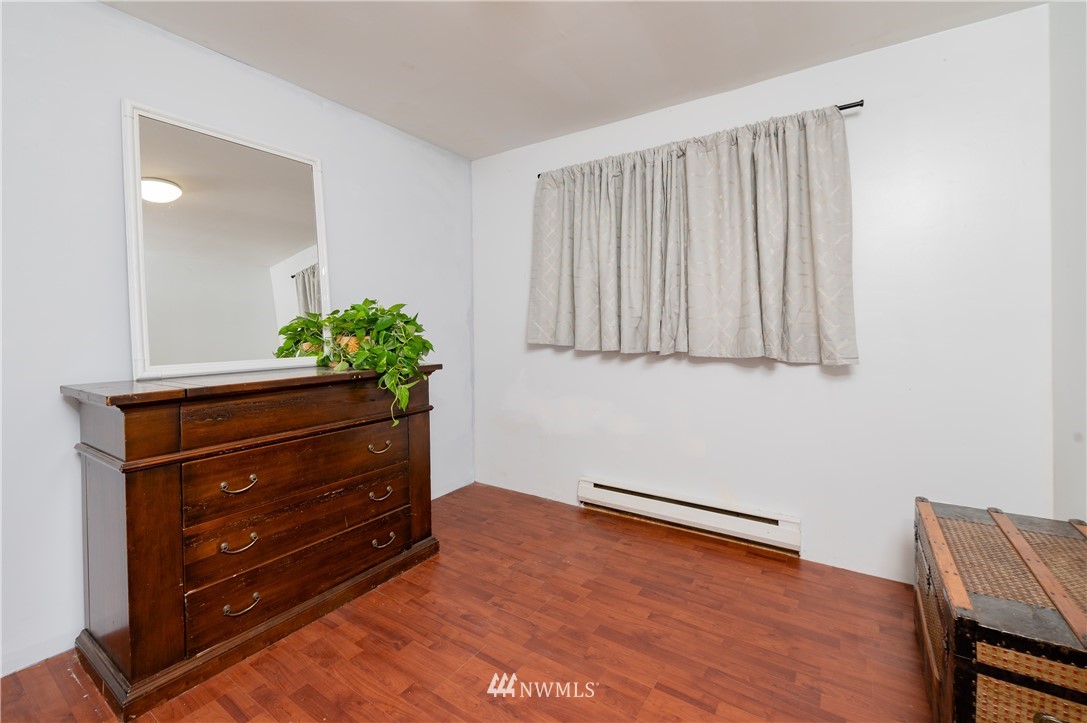9641 Delta Line Road Blaine, WA 98230 - Photo 11 of 26 a room with a dresser and a potted plant