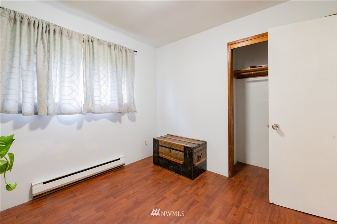 9641 Delta Line Road Blaine, WA 98230 - Photo 12 of 26 a room with a bed and a window