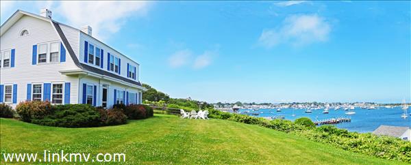 31 Tower Hill Road Edgartown, MA 02539 - Photo 3 of 36 http://d1qzqeyxiitrap.cloudfront.net/photos/22274/600/e0217d1d.jpg