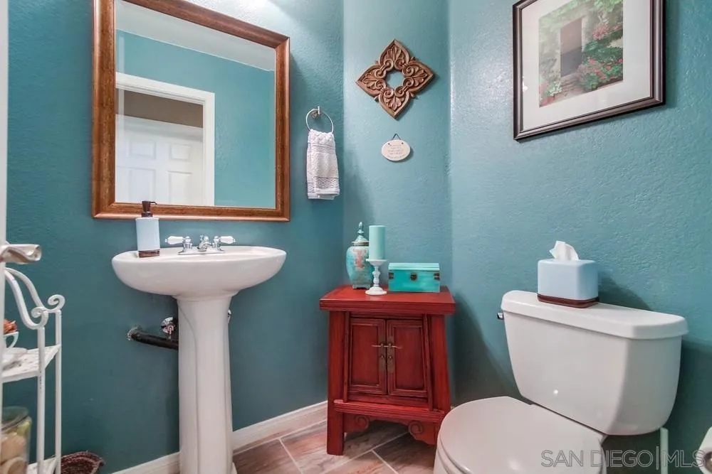 930 Gardena Road Encinitas, CA 92024 - Photo 16 of 40 a bathroom with a toilet a sink and a mirror