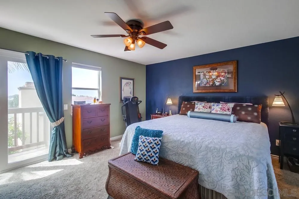 930 Gardena Road Encinitas, CA 92024 - Photo 20 of 40 a bedroom with bed and wooden floor