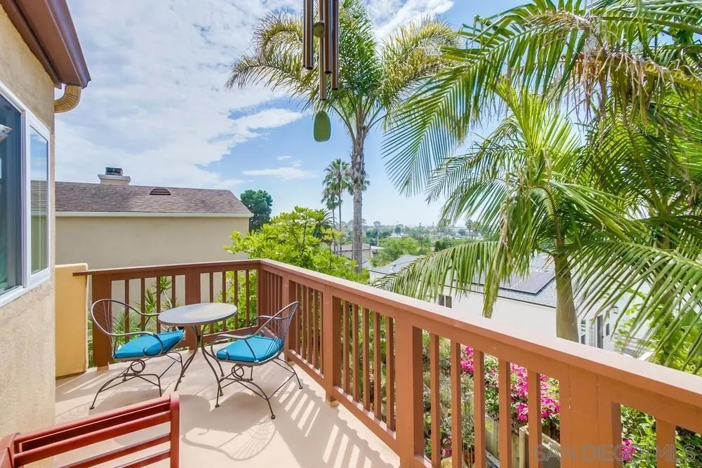 930 Gardena Road Encinitas, CA 92024 - Photo 27 of 40 a view of a chair and table in the balcony