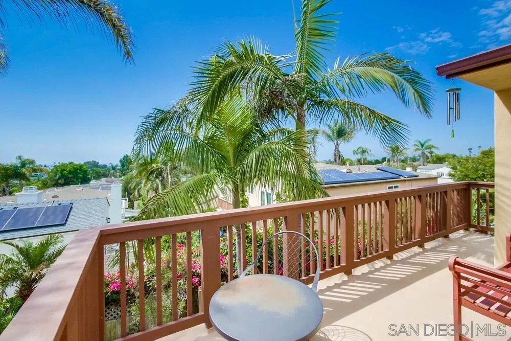 930 Gardena Road Encinitas, CA 92024 - Photo 28 of 40 a view of a balcony with wooden floor