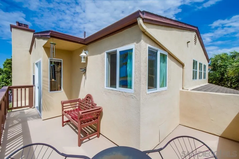 930 Gardena Road Encinitas, CA 92024 - Photo 29 of 40 a backyard of a house with wooden floor and outdoor seating