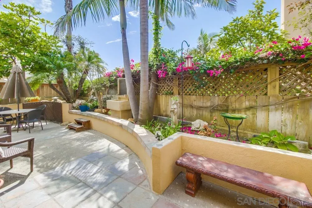 930 Gardena Road Encinitas, CA 92024 - Photo 36 of 40 a outdoor space with sitting area