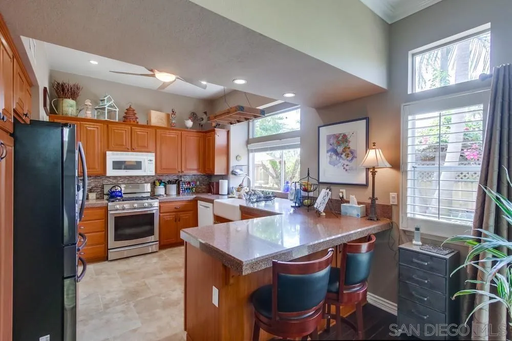 930 Gardena Road Encinitas, CA 92024 - Photo 8 of 40 a kitchen with a table and chairs in it