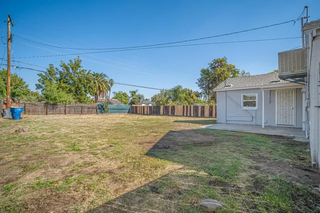 $299,999 | 3841 East White Avenue, Fresno, CA 93702