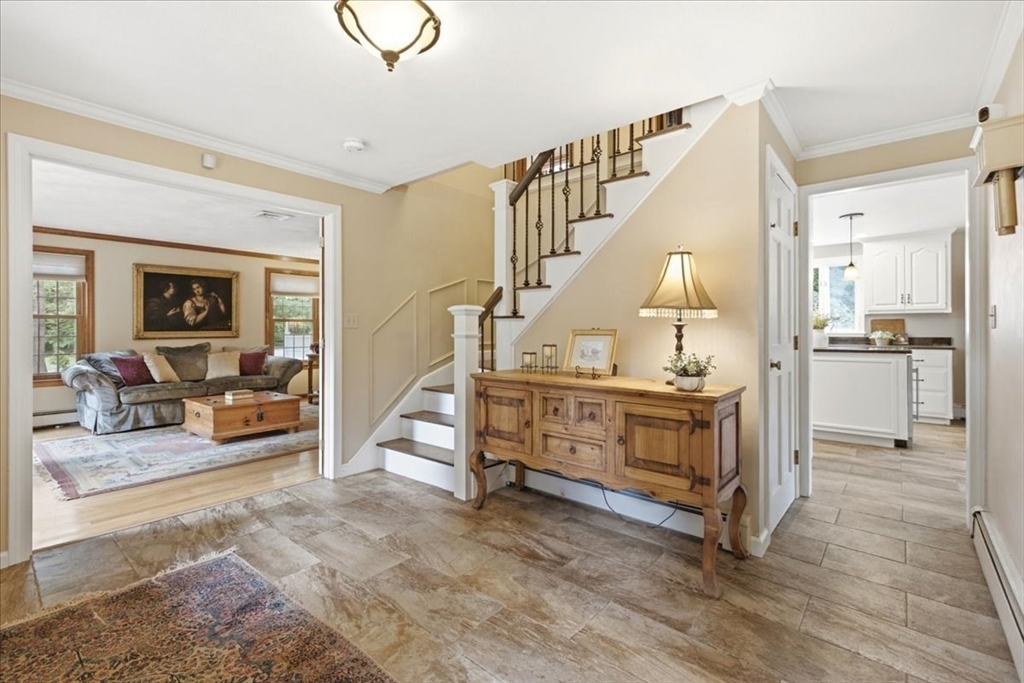 36 Wagon Road Walpole, MA 02081 - Photo 4 of 42
