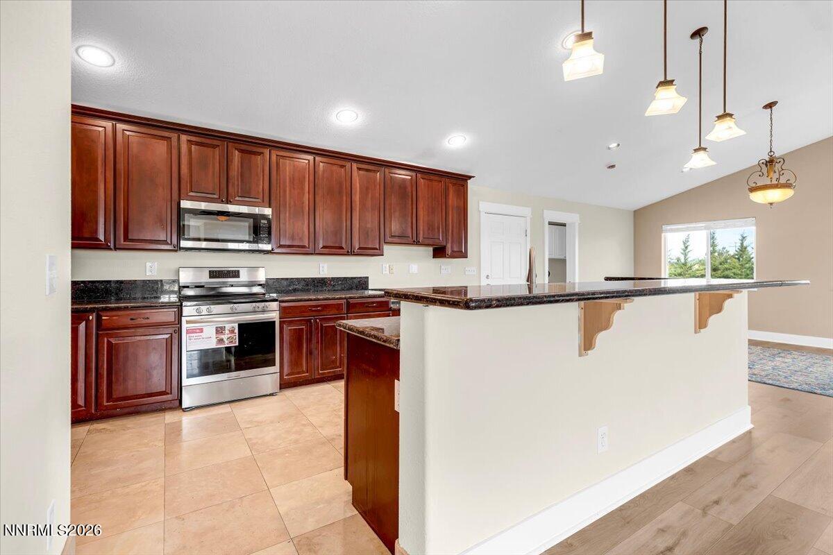 5305 Hoge Road Reno, NV 89506 - Photo 17 of 76 Kitchen & Breakfast Bar