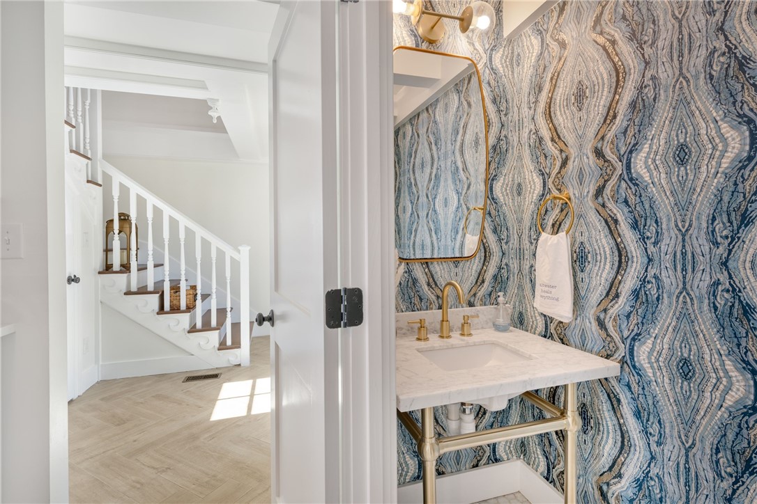 376 East Shore Road Jamestown, RI 02835 - Photo 9 of 37