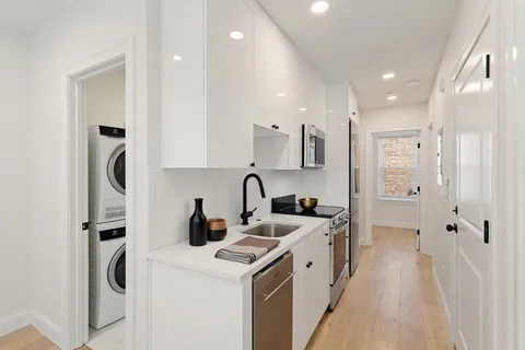 $5,200 | 19 Bartlett Place, Unit 3, Boston, MA 02113