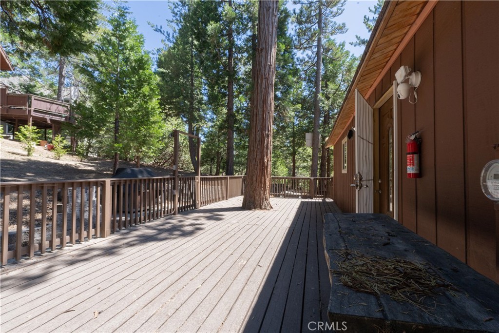 392 Pioneer Road Lake Arrowhead, CA 92352 - Photo 11 of 41