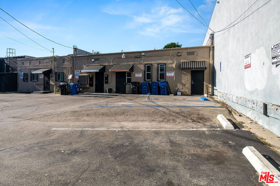 10216 Riverside Drive Toluca Lake, CA 91602 - Photo 17 of 22 a view of a building with a outdoor space