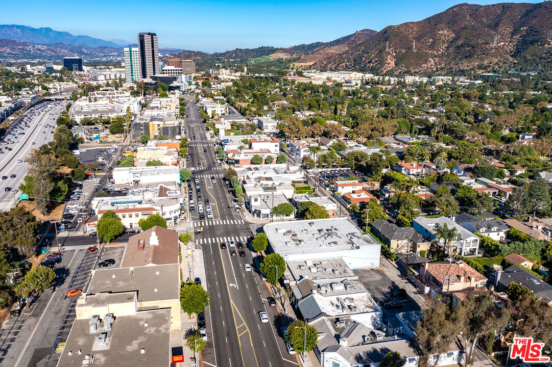 10216 Riverside Drive Toluca Lake, CA 91602 - Photo 21 of 22 an aerial view of a city