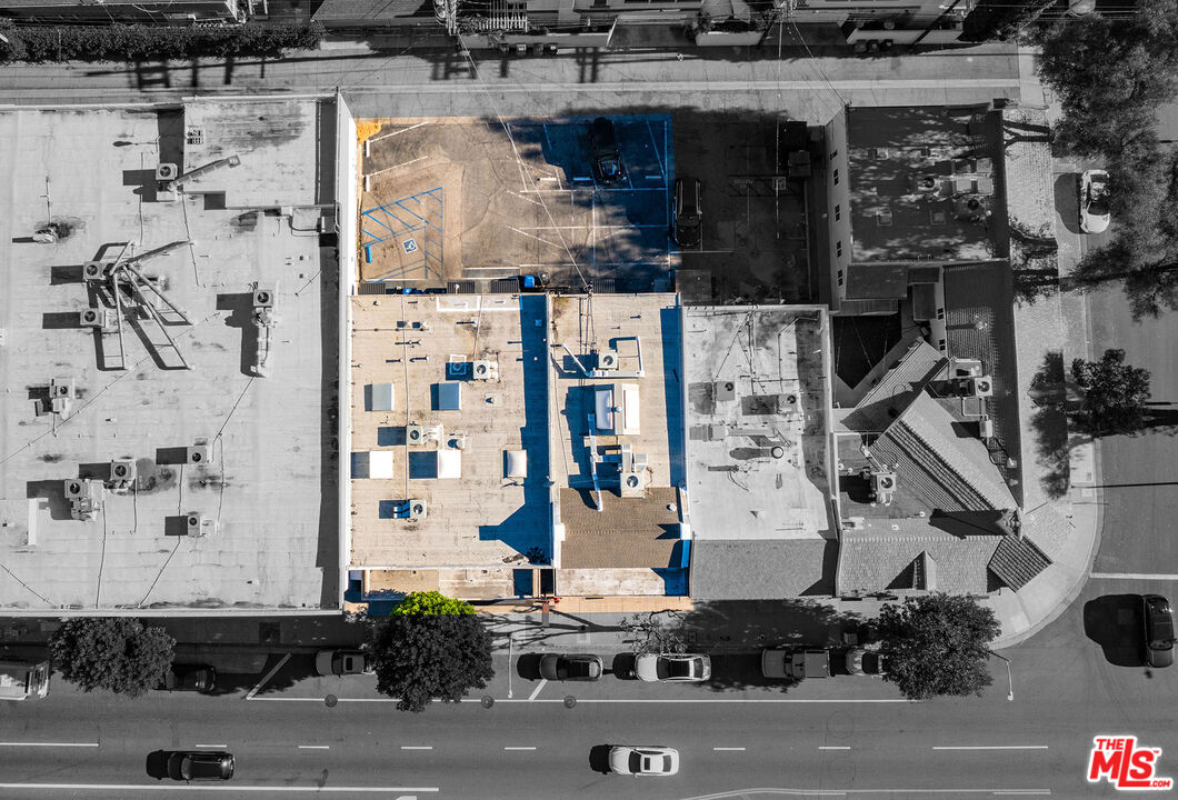 10216 Riverside Drive Toluca Lake, CA 91602 - Photo 22 of 22 an aerial view of residential houses