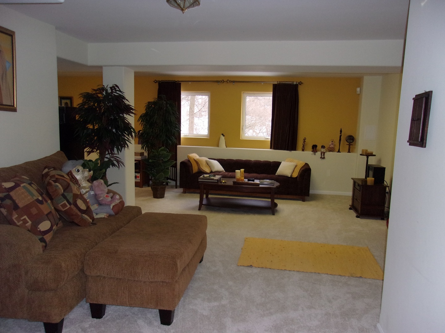 385 Aaron Lane Bolingbrook, IL 60440 - Photo 18 of 20 a living room with furniture and a window