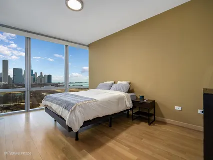 $850,000 | 1211 South Prairie Avenue, Unit 1305, Chicago, IL 60605