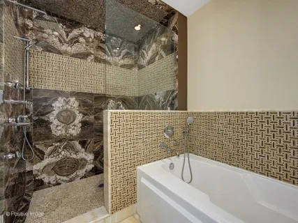 $850,000 | 1211 South Prairie Avenue, Unit 1305, Chicago, IL 60605