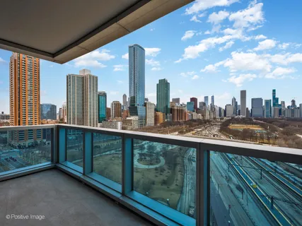 $850,000 | 1211 South Prairie Avenue, Unit 1305, Chicago, IL 60605