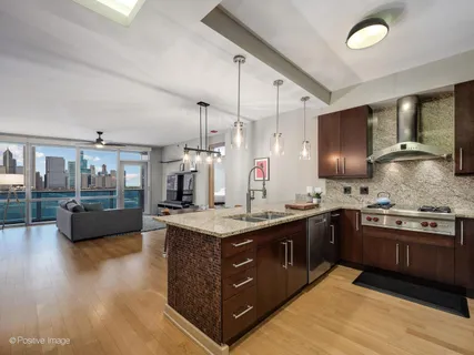 $850,000 | 1211 South Prairie Avenue, Unit 1305, Chicago, IL 60605