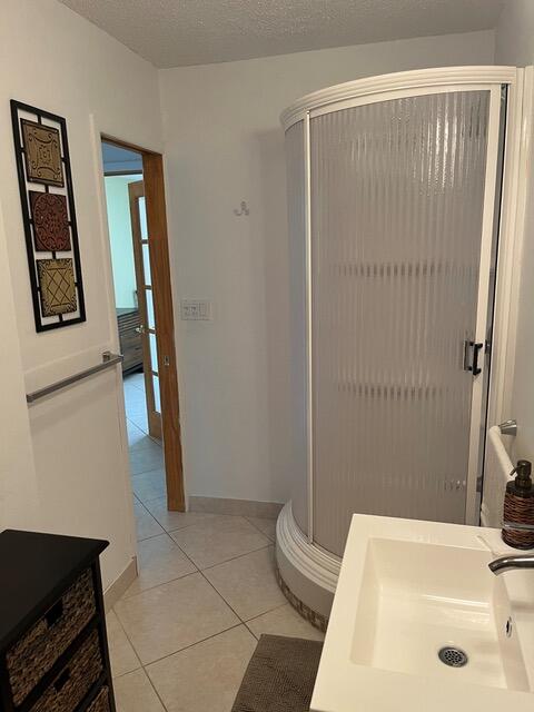 251 South Cypress Road, Unit 146 Pompano Beach, FL 33060 - Photo 17 of 20 a bathroom with a bathtub