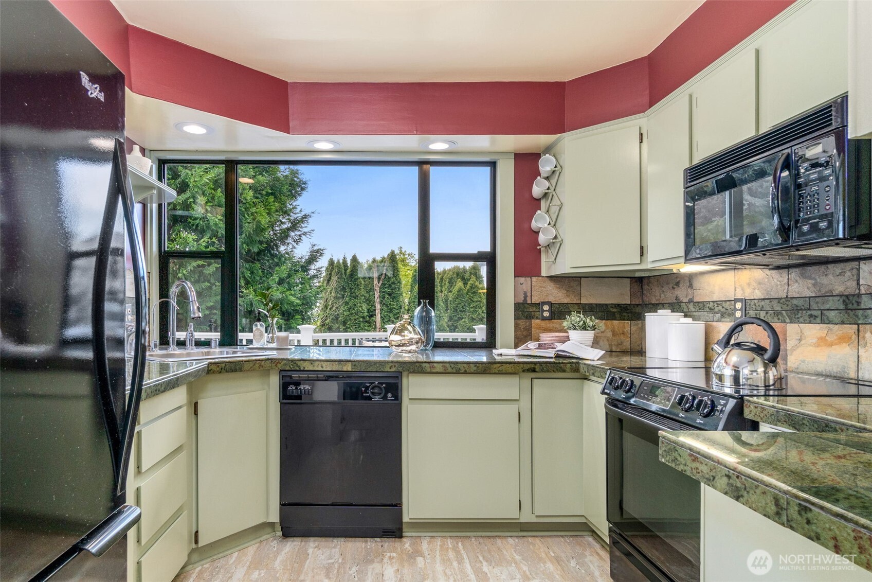 555 Galer Street Seattle, WA 98109 - Photo 11 of 40