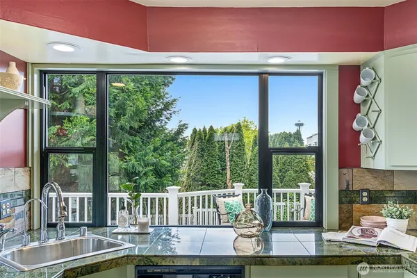 $1,785,000 | 555 Galer Street, Seattle, WA 98109