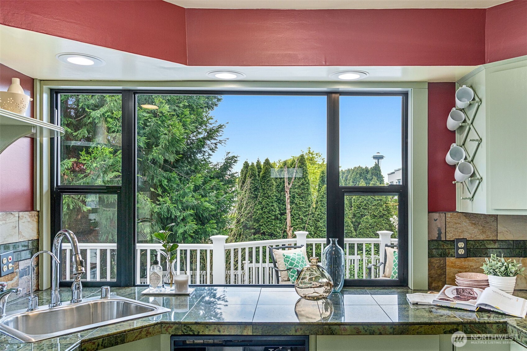 555 Galer Street Seattle, WA 98109 - Photo 13 of 40