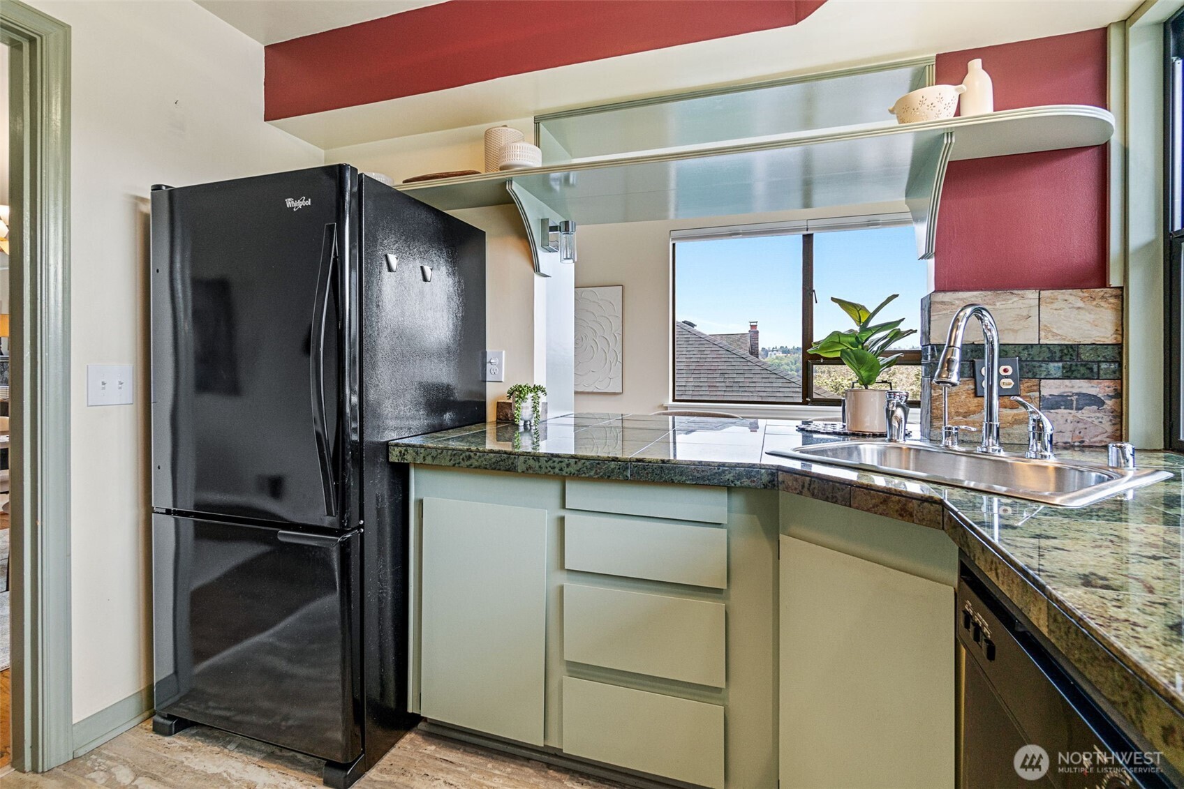 555 Galer Street Seattle, WA 98109 - Photo 14 of 40