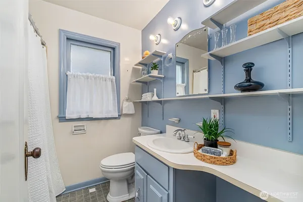 $1,785,000 | 555 Galer Street, Seattle, WA 98109