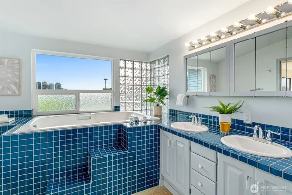 $1,785,000 | 555 Galer Street, Seattle, WA 98109