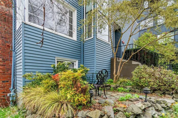 $1,785,000 | 555 Galer Street, Seattle, WA 98109