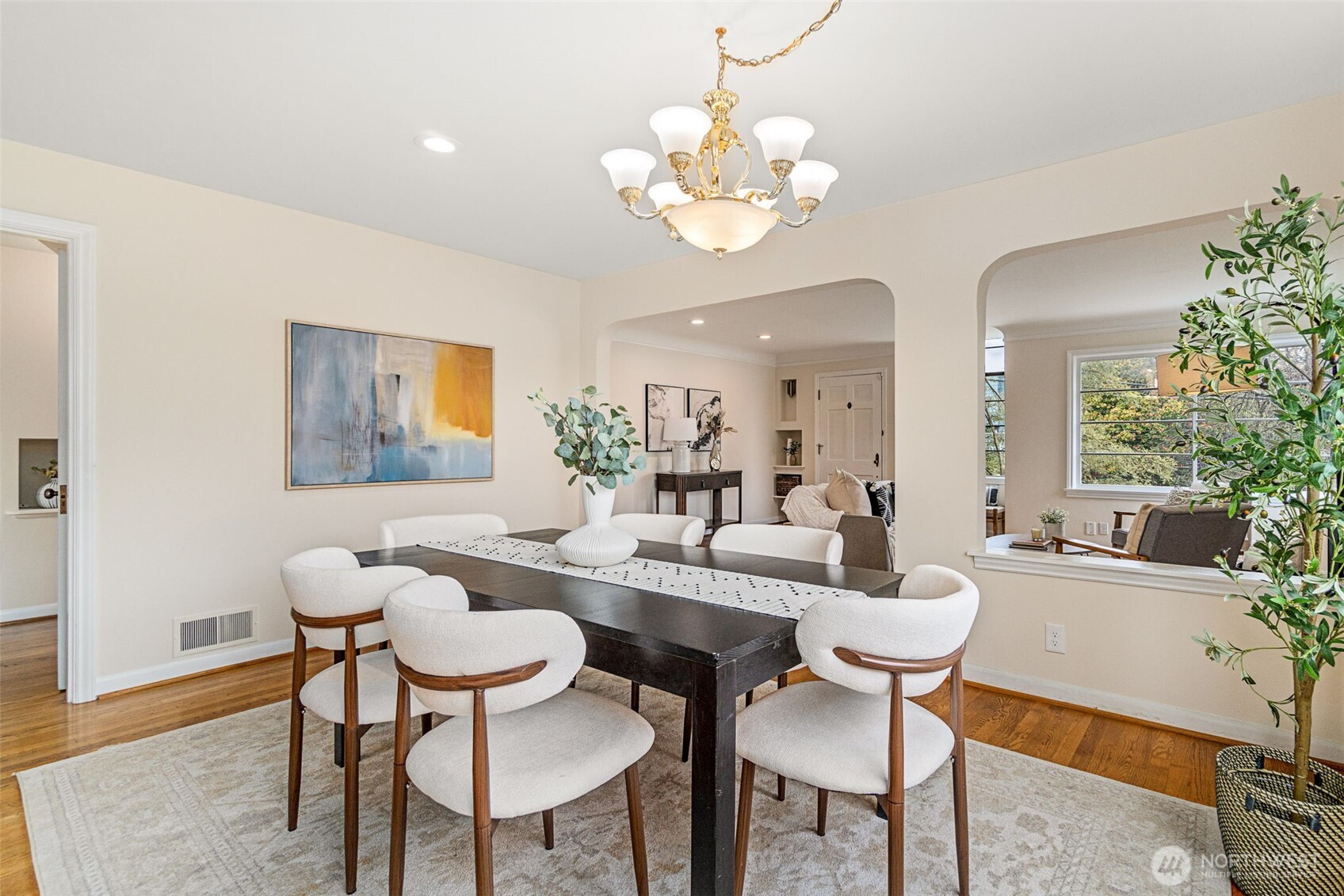 555 Galer Street Seattle, WA 98109 - Photo 9 of 40