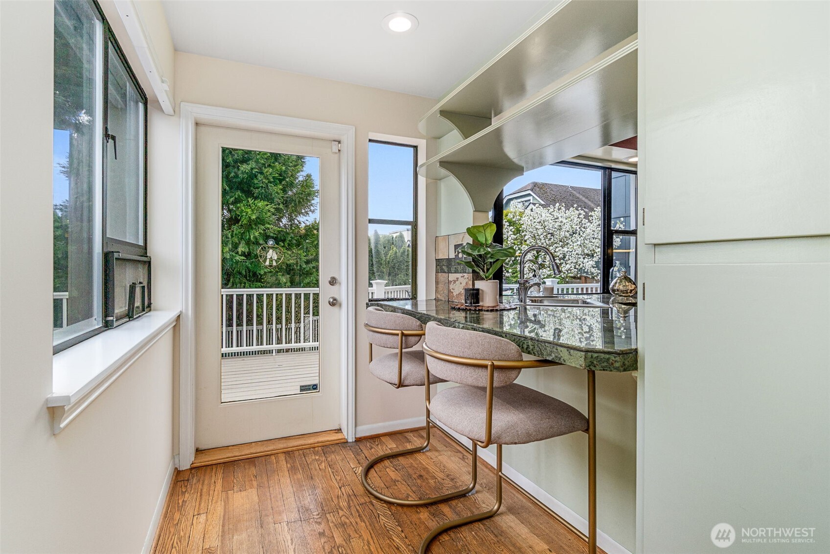 555 Galer Street Seattle, WA 98109 - Photo 10 of 40