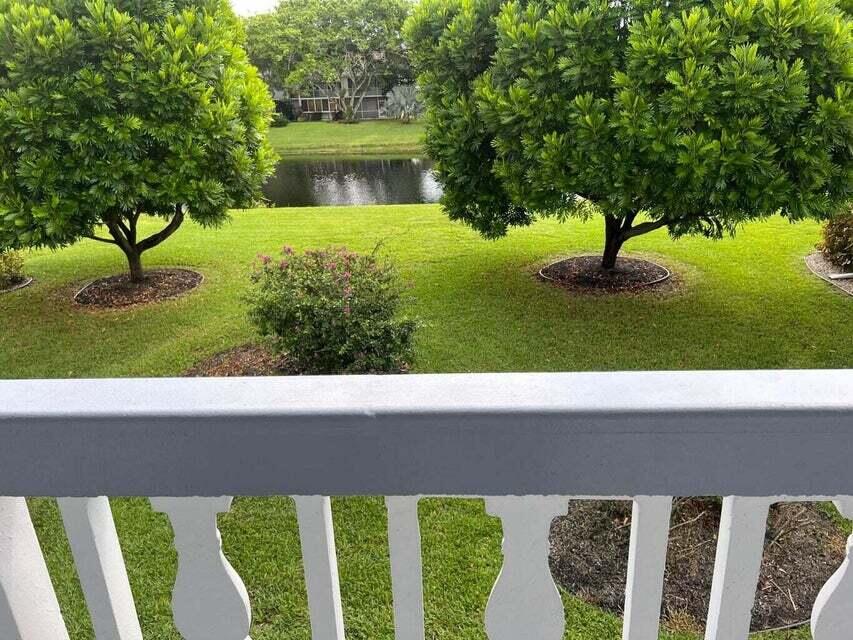 59 Tilford C, Unit 59 Deerfield Beach, FL 33442 - Photo 16 of 39 a view of a garden with a bench